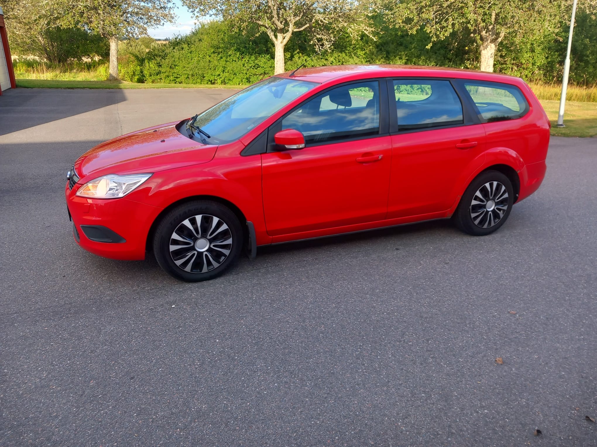 Ford Focus Kombi 1.8 Flexifuel Manuell 2009, bild 3/5
