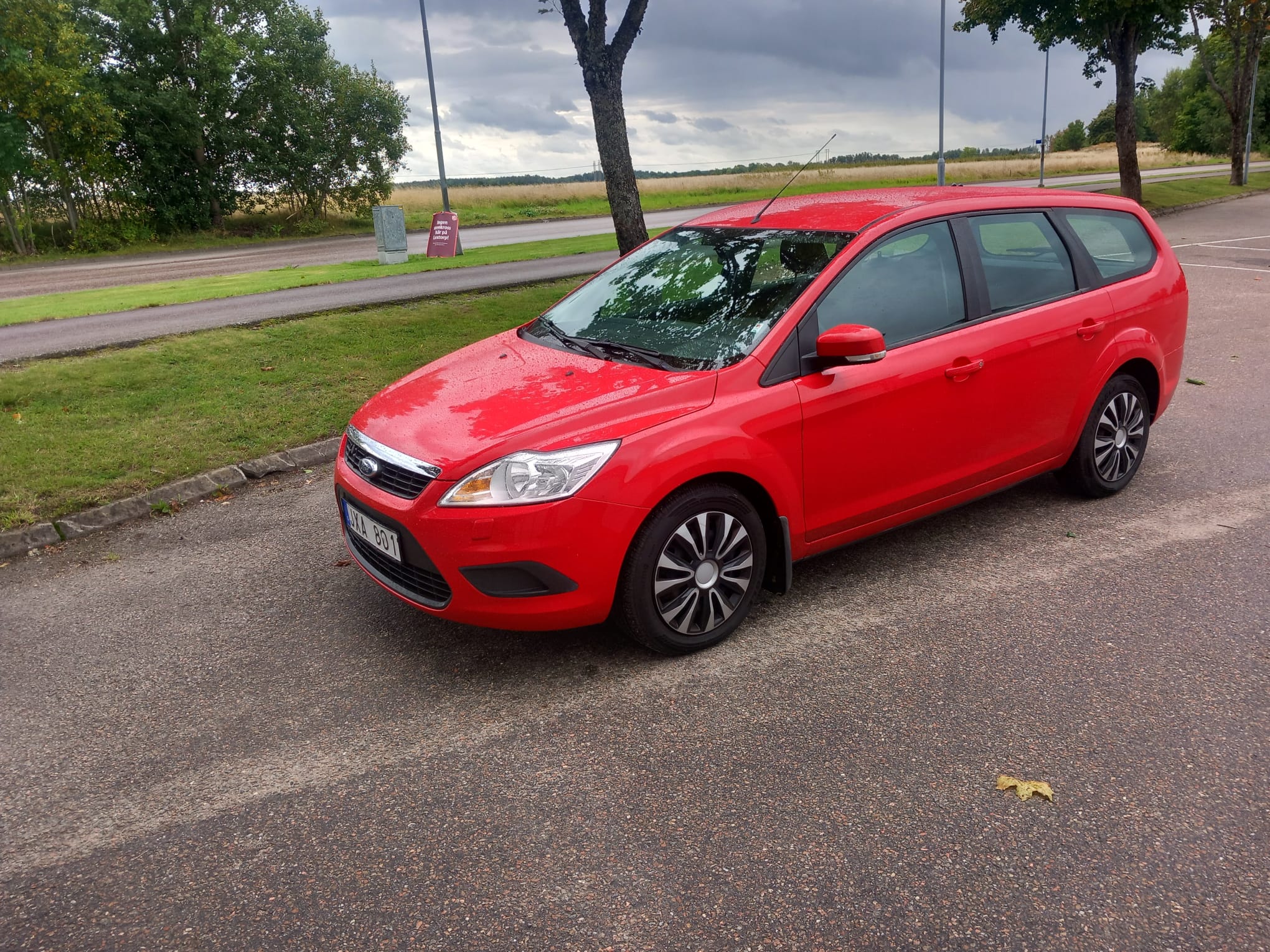 Ford Focus Kombi 1.8 Flexifuel Manuell 2009, bild 2/5