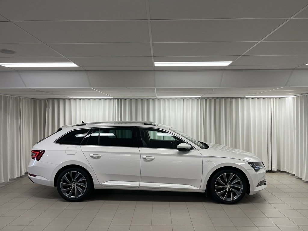 Skoda Superb 2019, bild 2/10