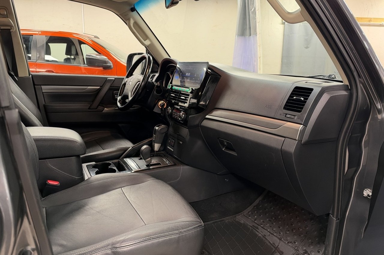 Mitsubishi Pajero 2016, bild 6/23
