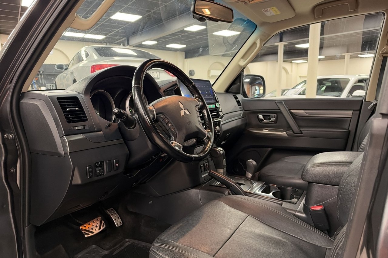 Mitsubishi Pajero 2016, bild 5/23