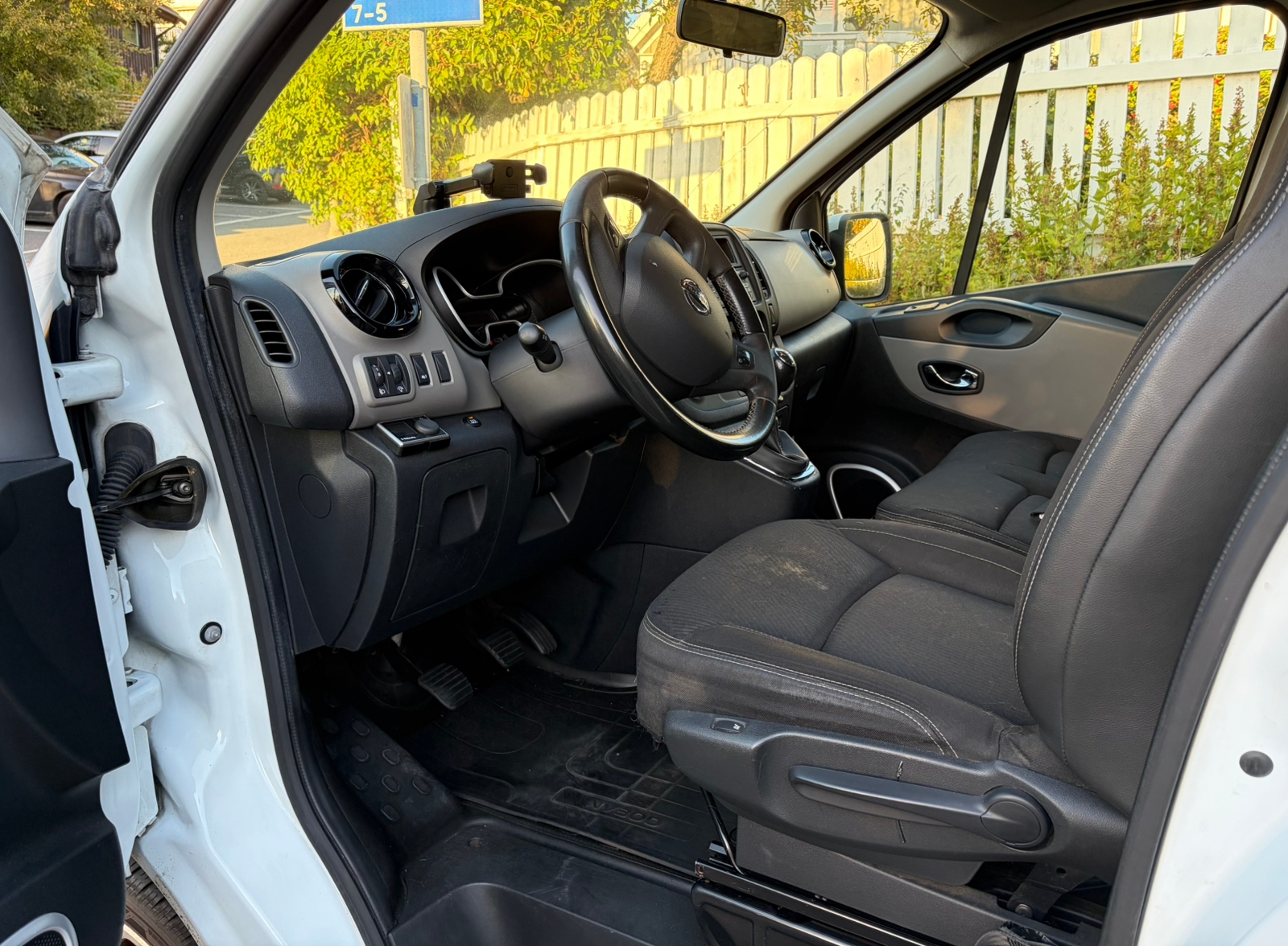 Nissan NV300 2017, bild 4/6