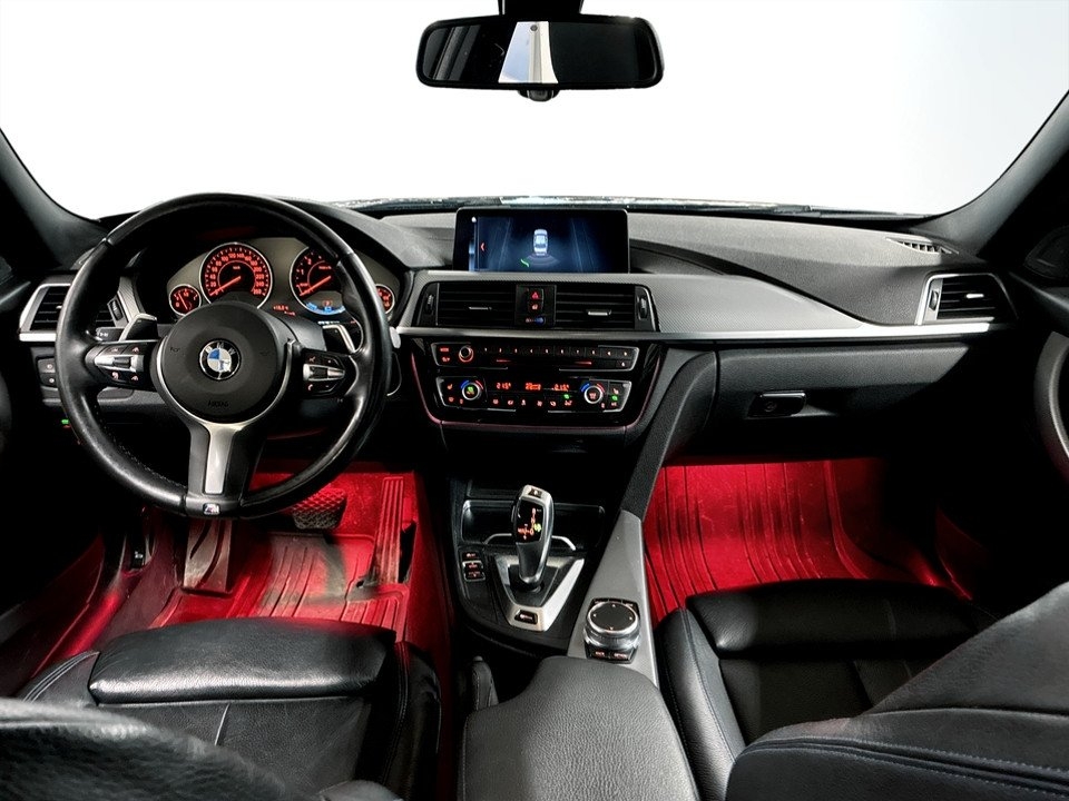 BMW 330 2018, photo 6/10