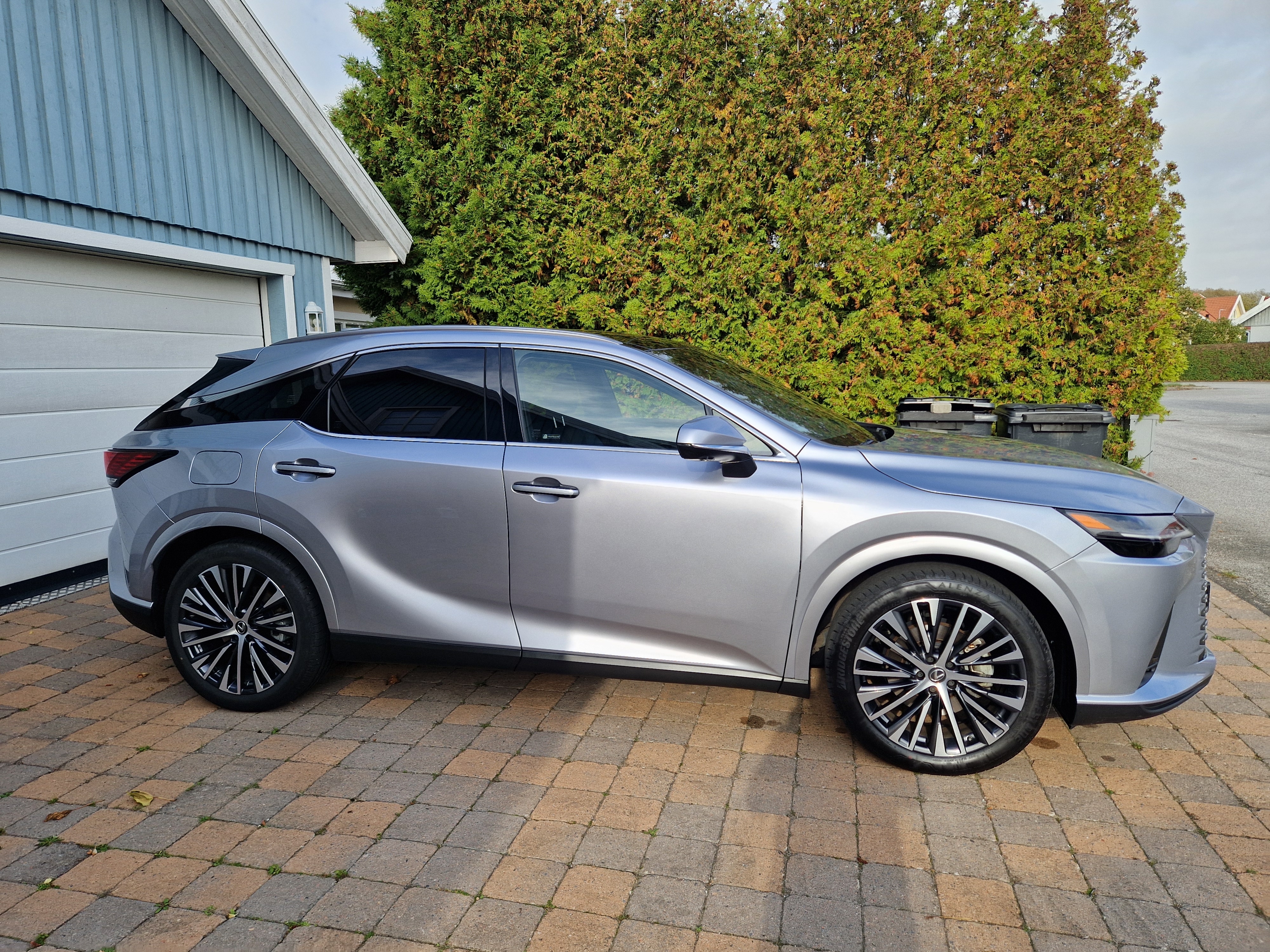 Lexus RX 450h+ + E-CVT 2024, bild 2/8