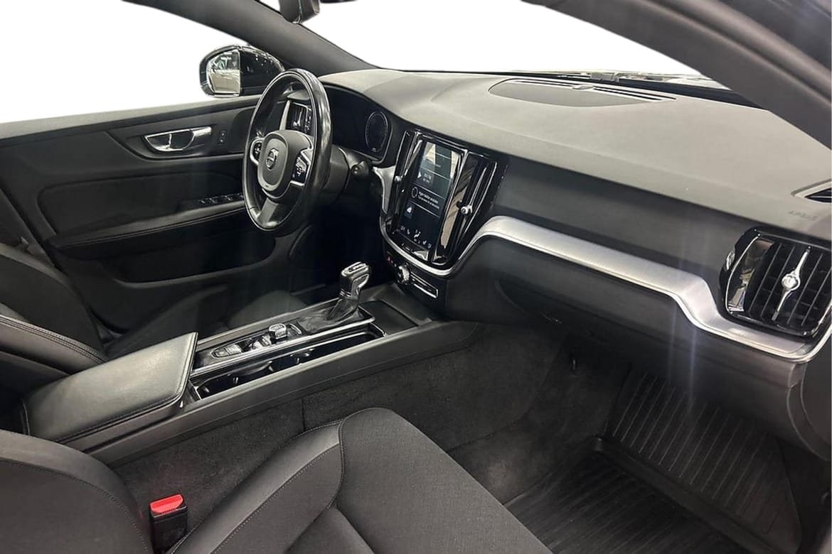 Volvo V60 D3 Momentum Advanced SE II 2020, photo 6/10