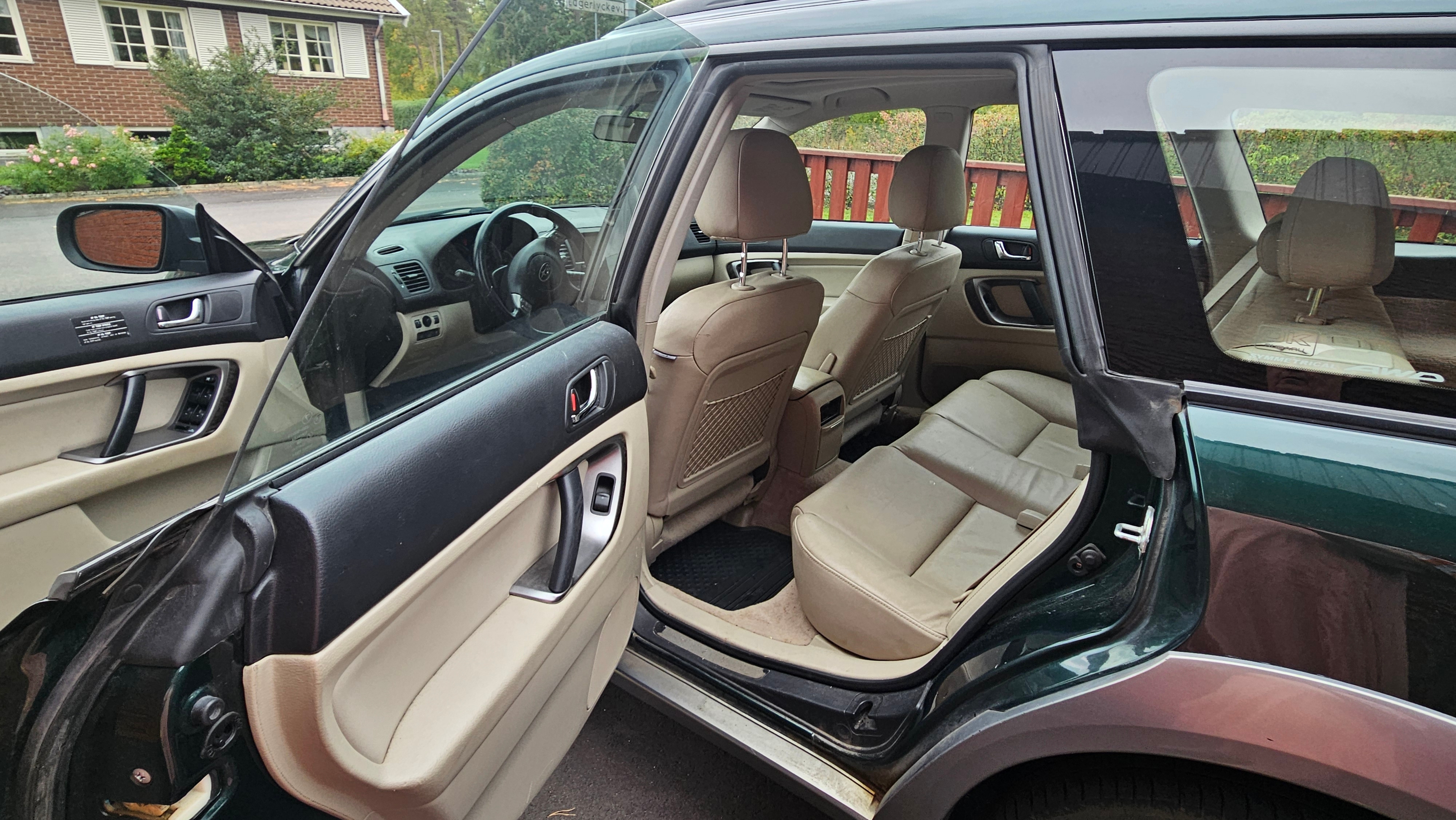 Subaru Outback 3.0 4WD Automatisk 2004, photo 5/8