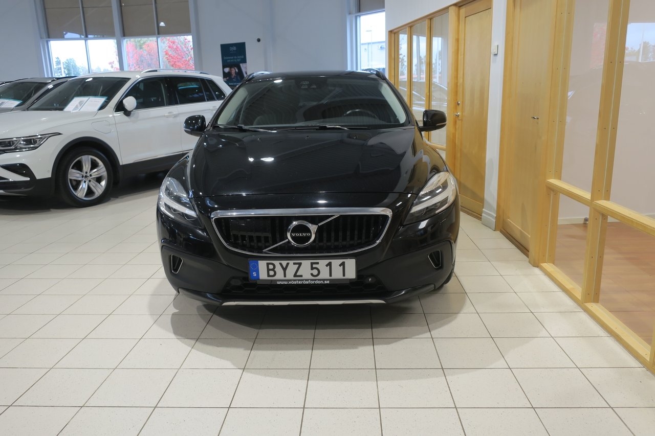 Volvo V40 Cross Country 2018, photo 3/10