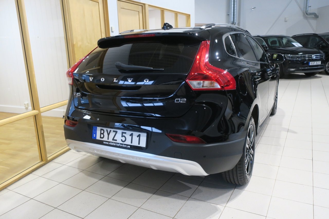 Volvo V40 Cross Country 2018, photo 4/10