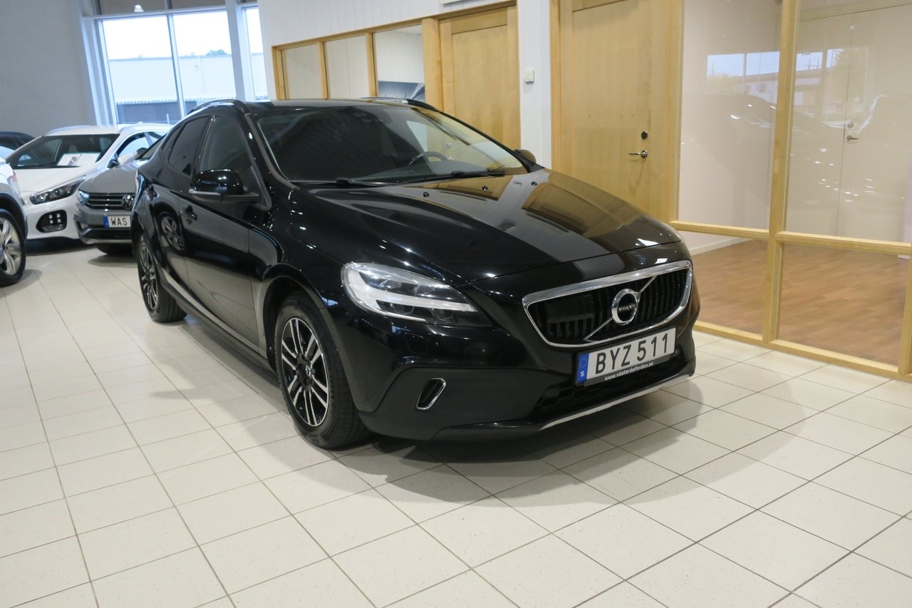 Volvo V40 Cross Country 2018, photo 2/10