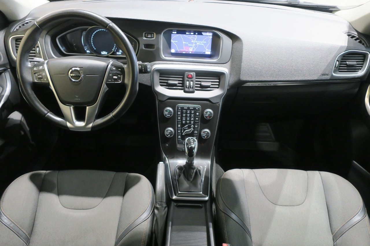 Volvo V40 Cross Country 2018, photo 6/10