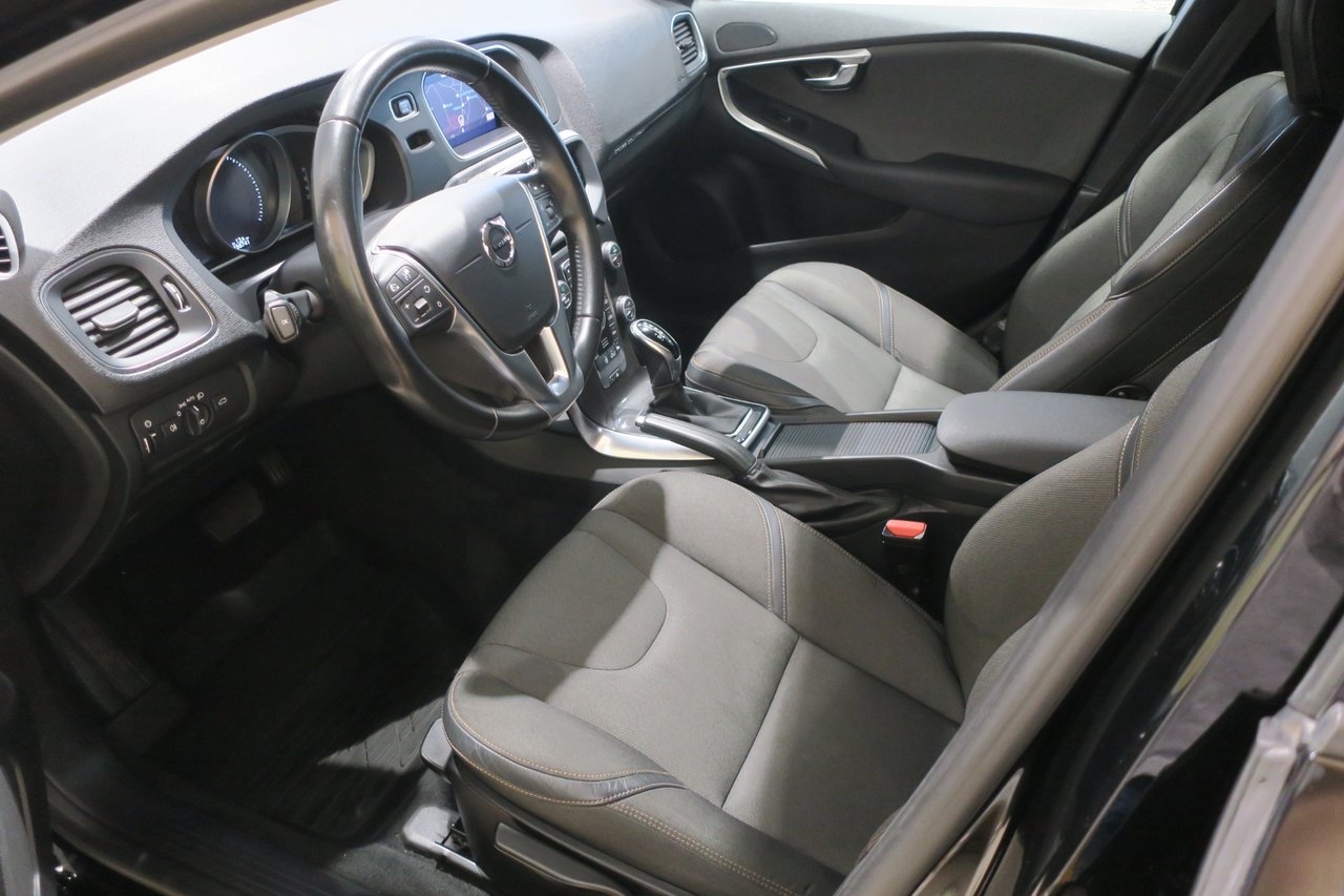 Volvo V40 Cross Country 2018, photo 5/10