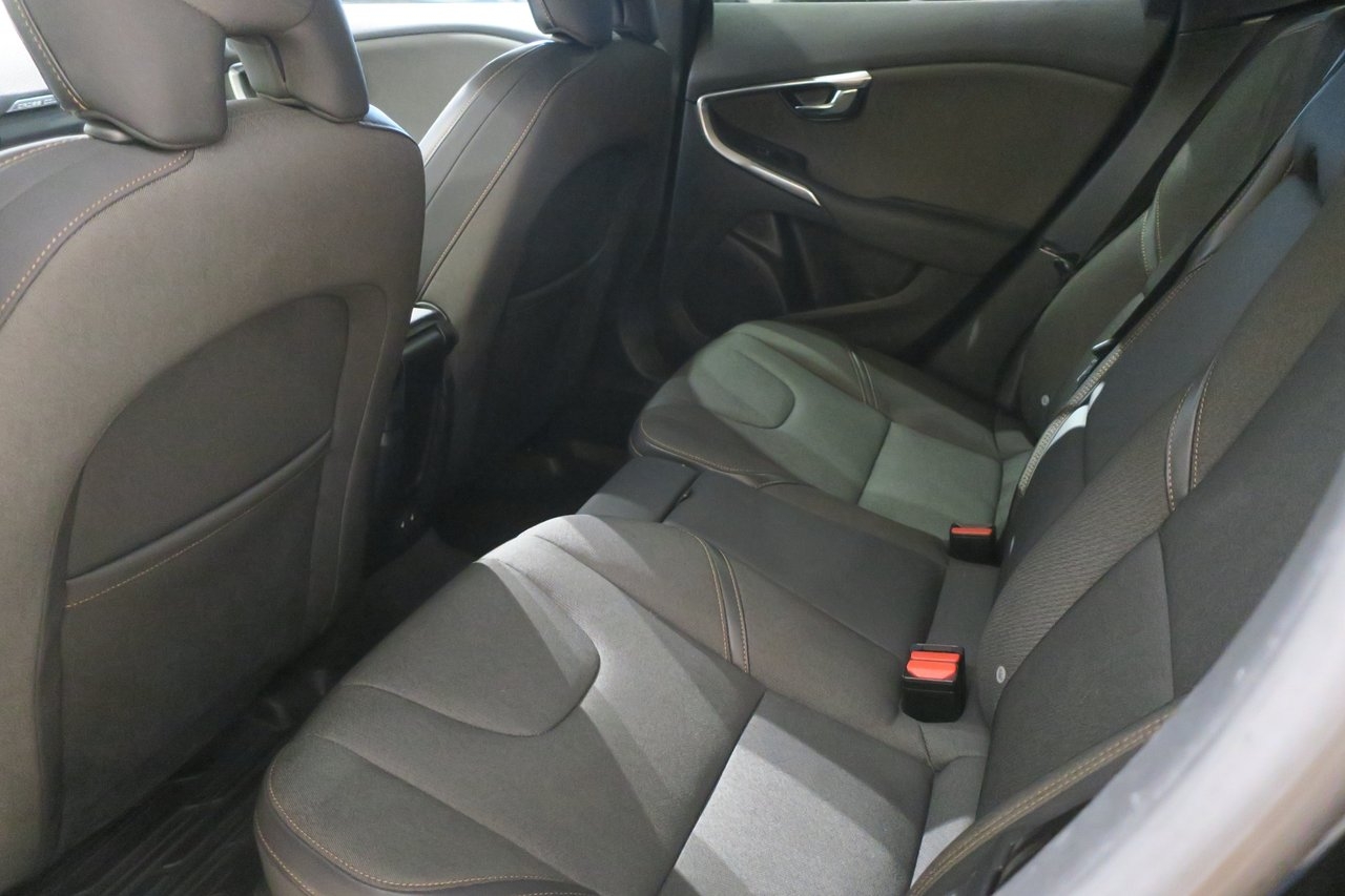 Volvo V40 Cross Country 2018, photo 7/10