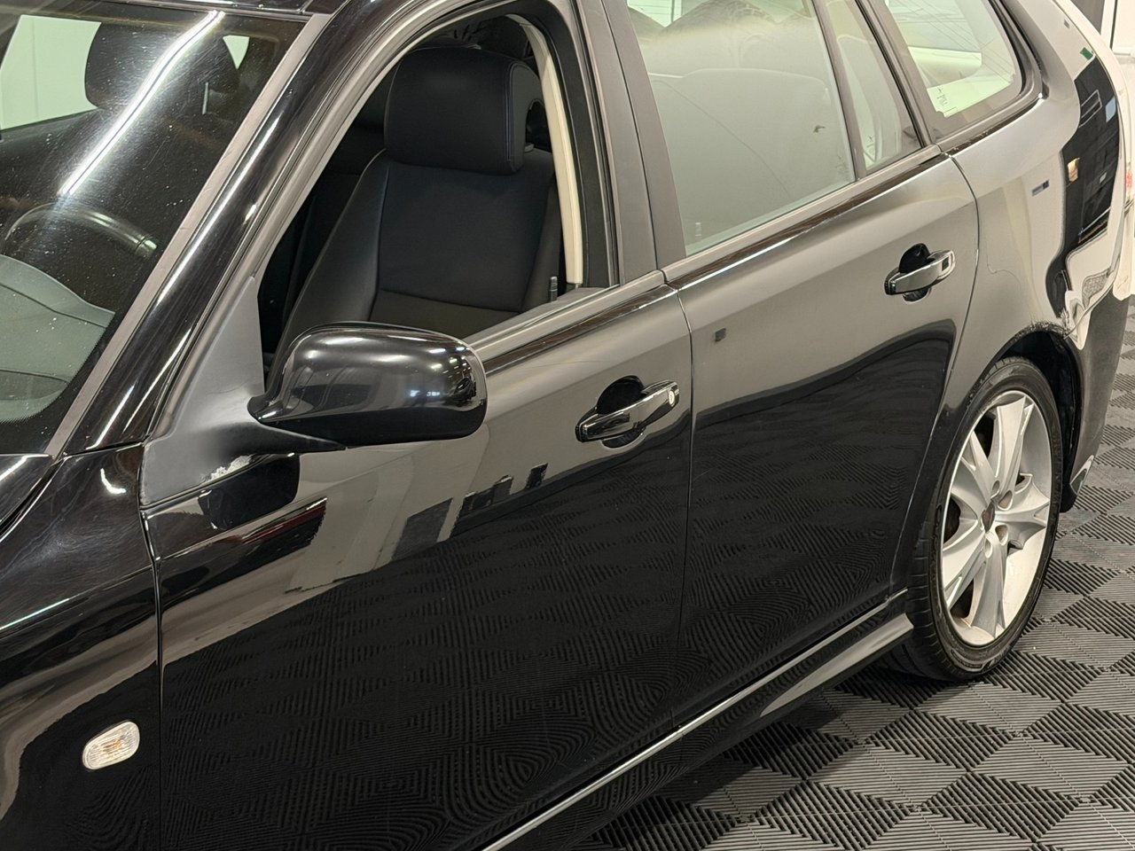 Saab 9-3 SportCombi 1.9 TiD Vector Drag 2008, bild 6/10