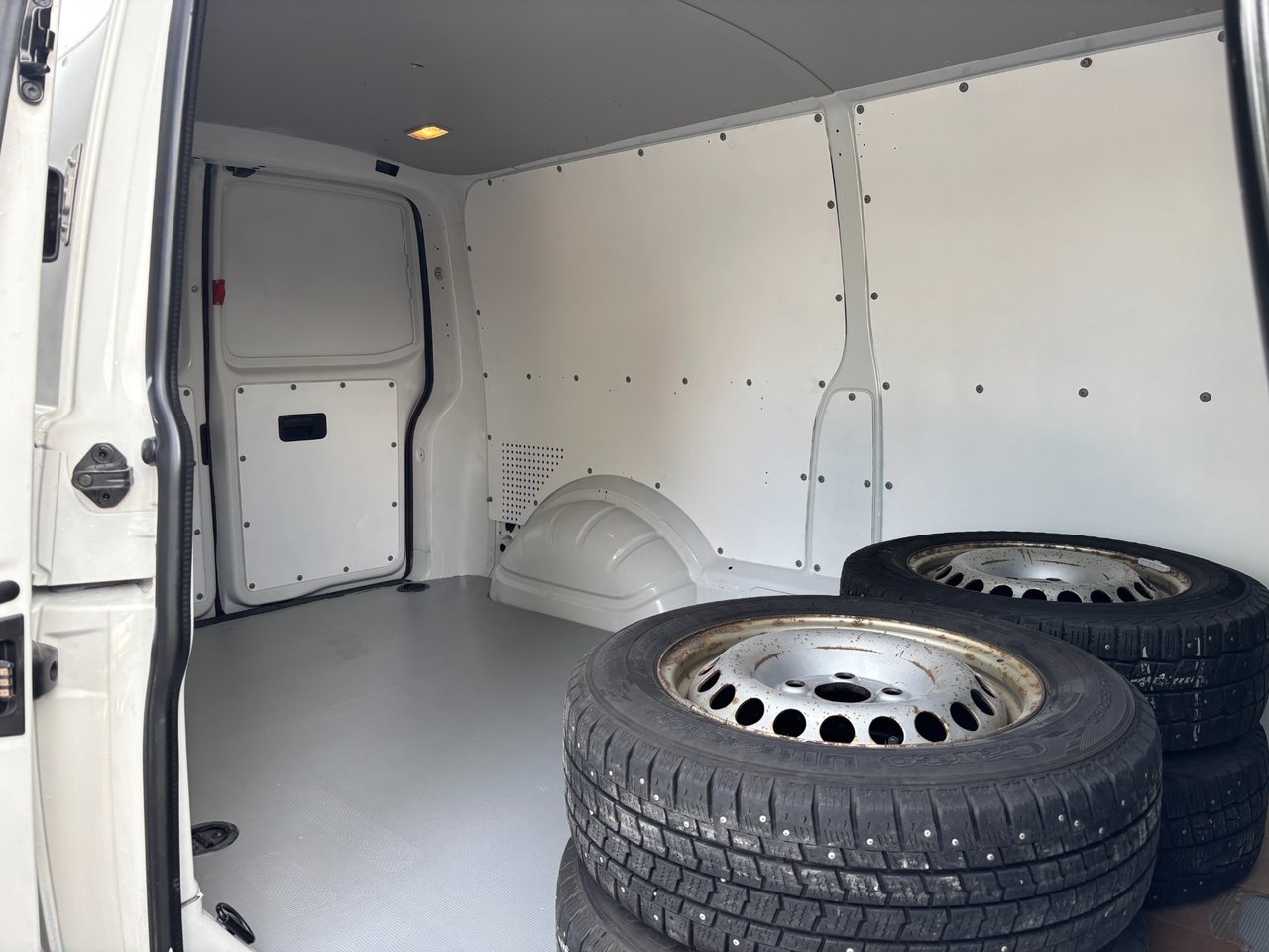 Volkswagen Transporter 2019, kuva 7/10