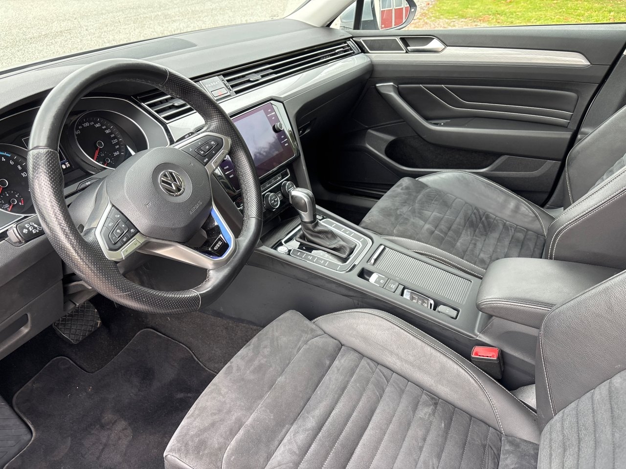 Volkswagen Passat 2020, photo 6/10