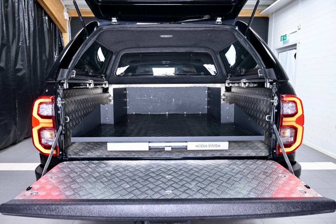 Toyota Hilux 2.8 D-4D GR Sport 2023, bild 7/10