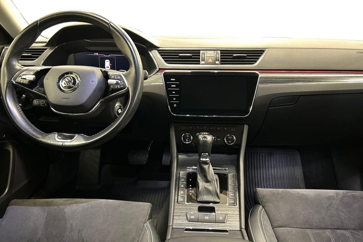 Skoda Superb 2021, kuva 7/10