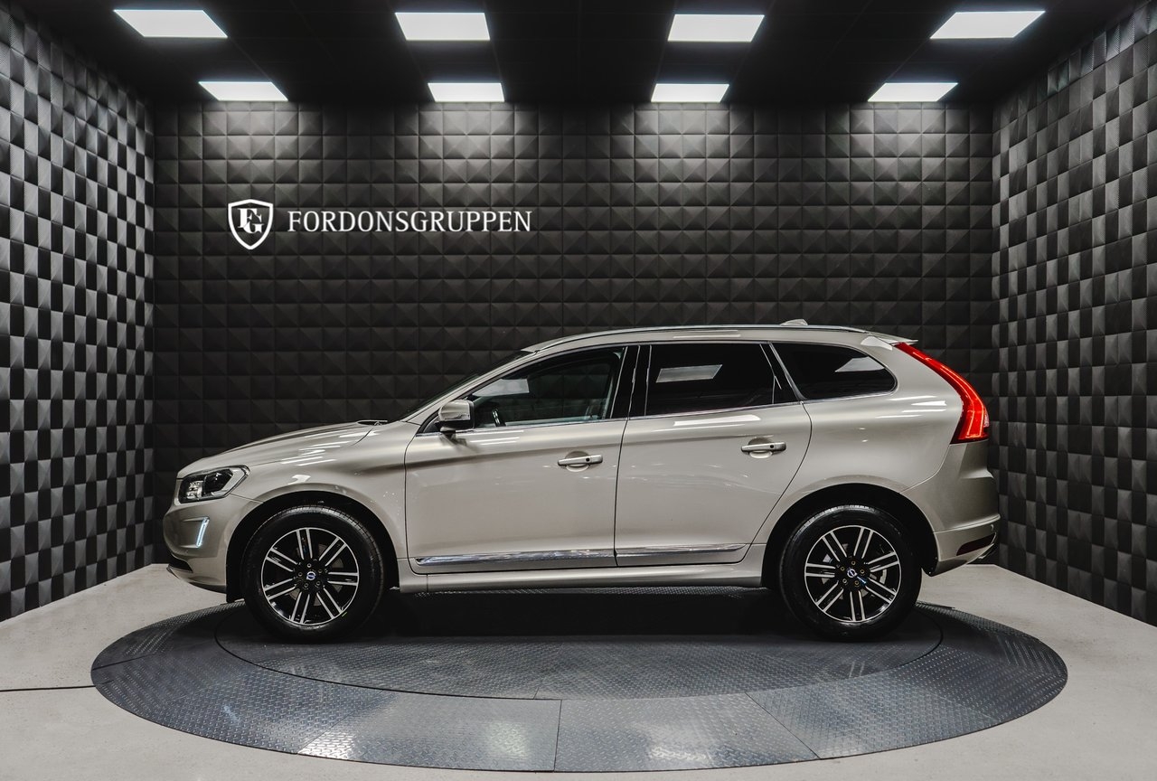 Volvo XC60 2017, photo 2/10