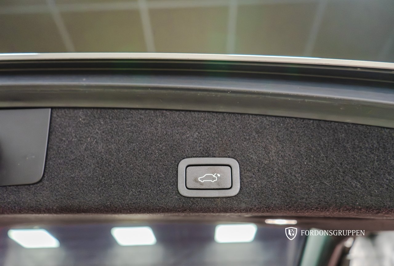 Volvo XC60 2017, photo 6/10