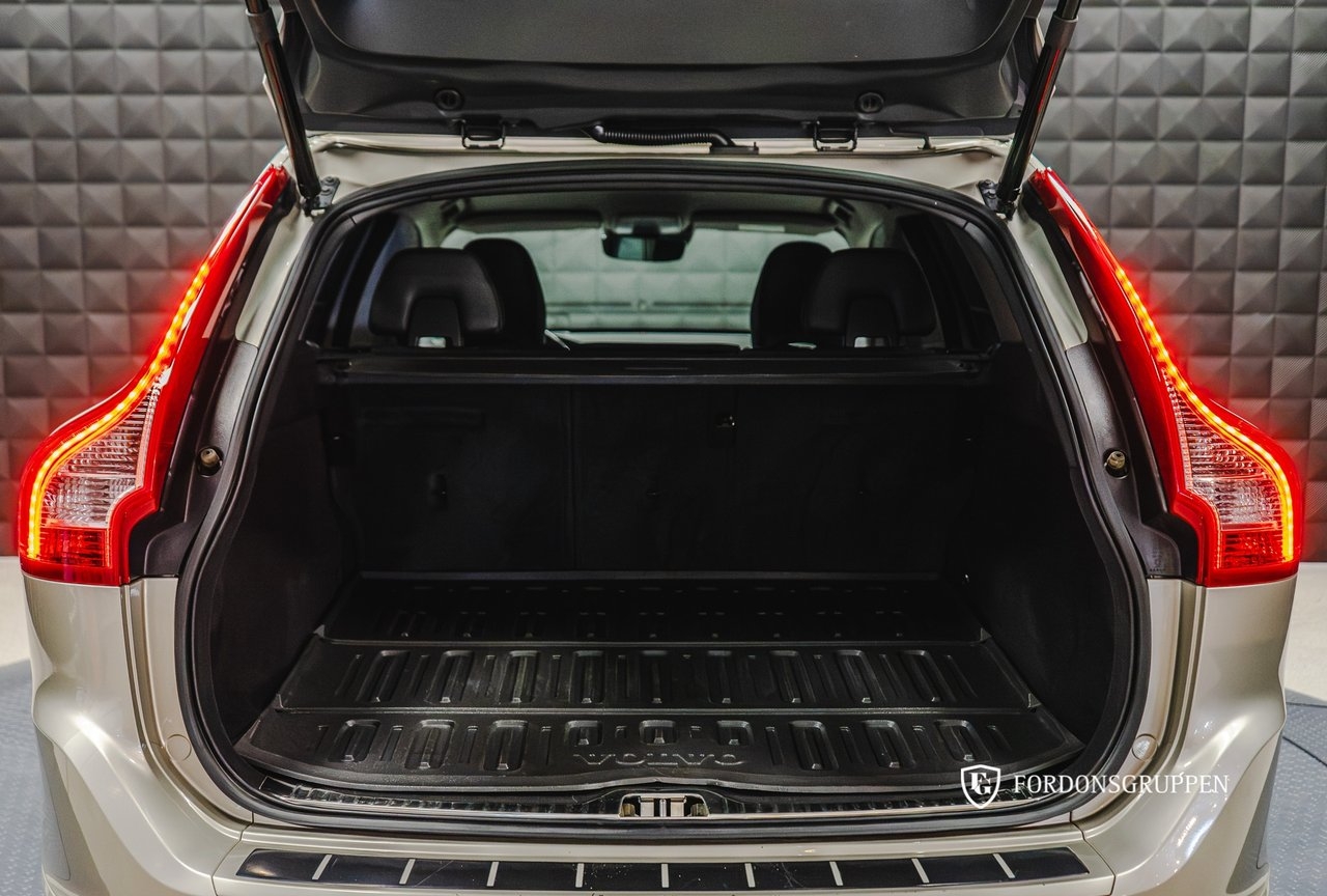 Volvo XC60 2017, photo 5/10