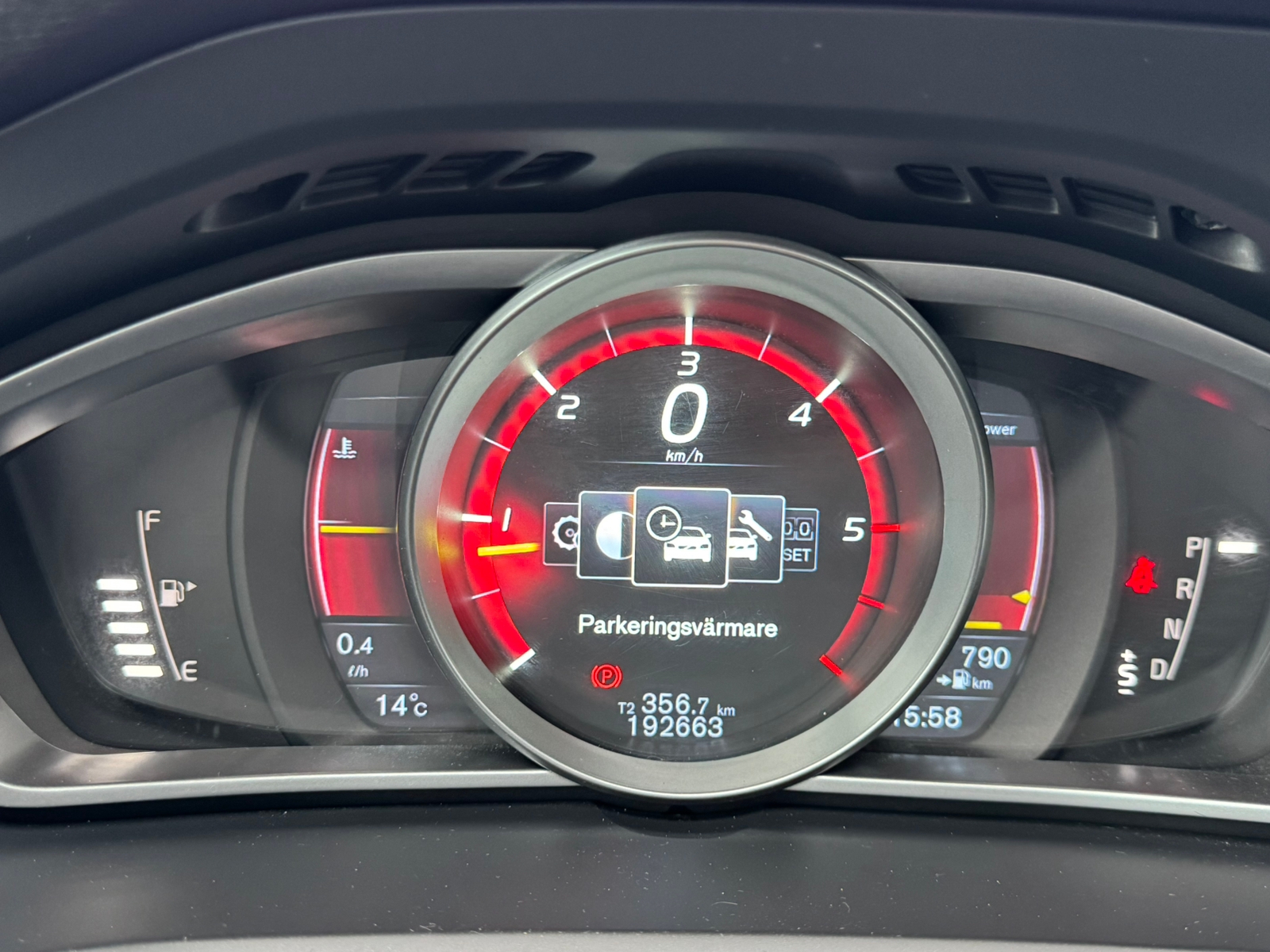 Volvo V40 Cross Country D2 Powershift 2015, photo 5/10