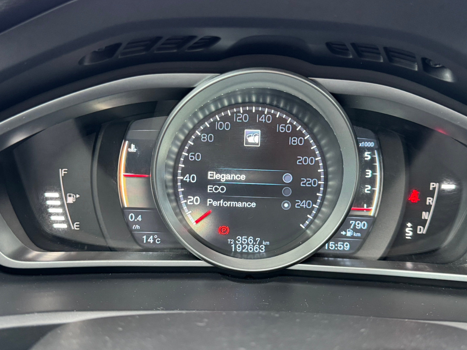 Volvo V40 Cross Country D2 Powershift 2015, photo 6/10