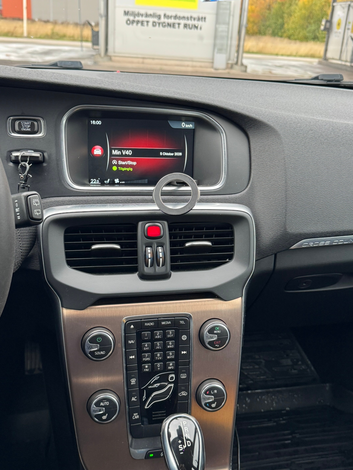 Volvo V40 Cross Country D2 Powershift 2015, photo 7/10