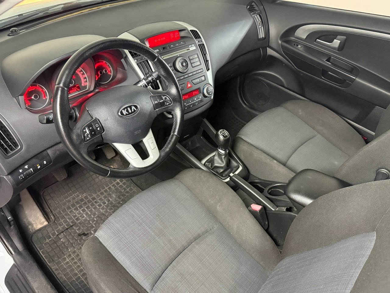 Kia Ceed cee'd_sw 1.6 CRDi ECO Euro 4 2010, bild 5/10