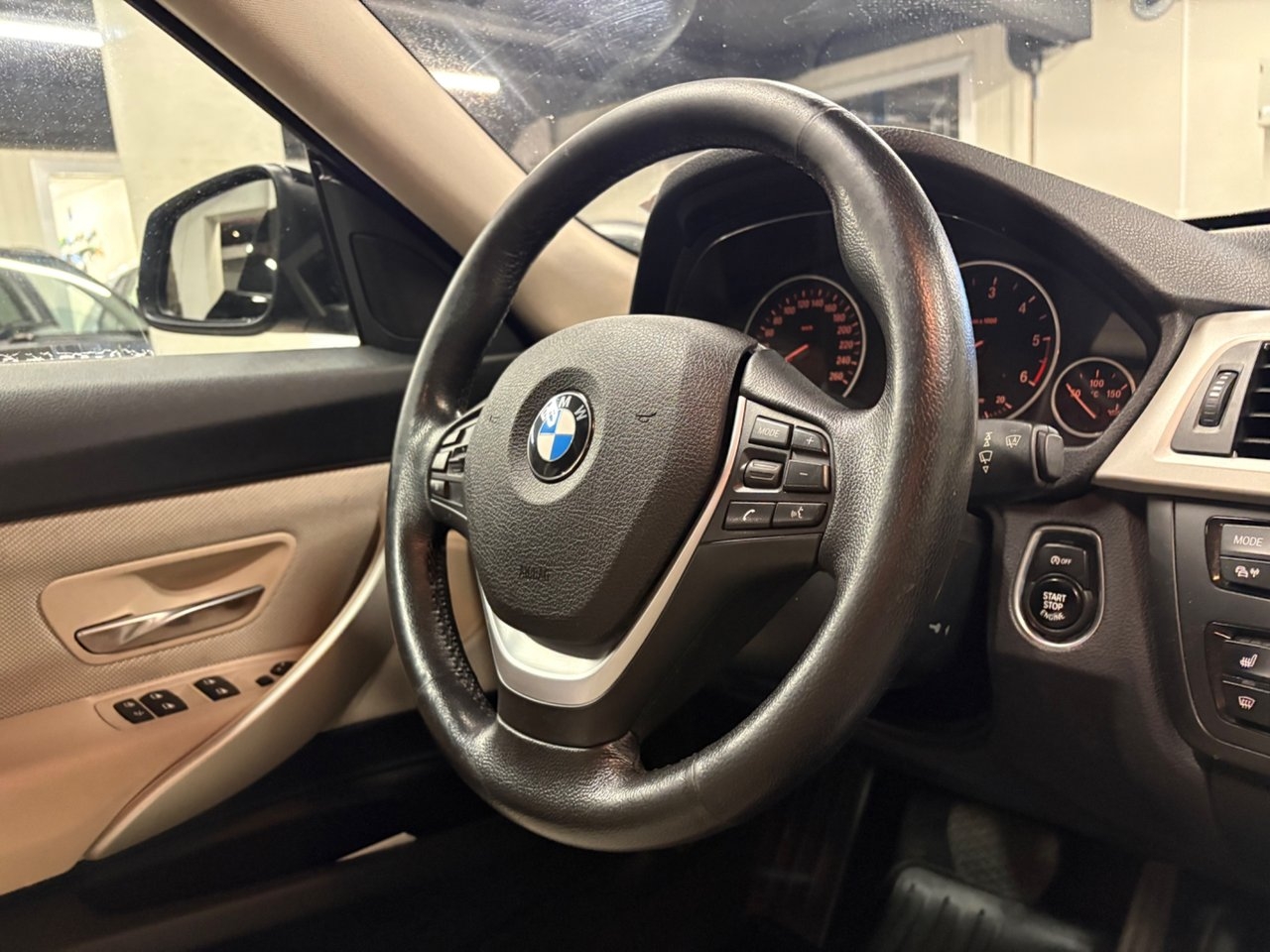 BMW 320 2016, bild 6/10