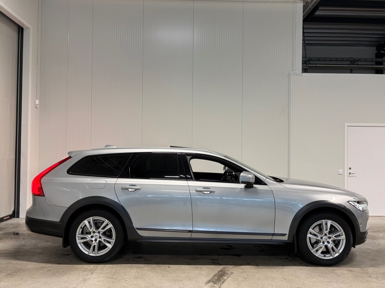 Volvo V90 Cross Country 2017, bild 2/10