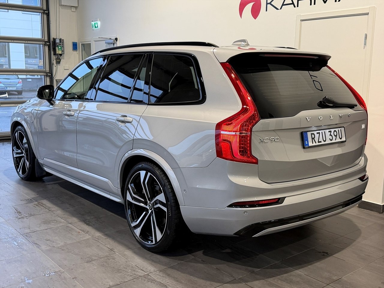 Volvo XC90 Ultimate Dark B&W 2024, kuva 3/10