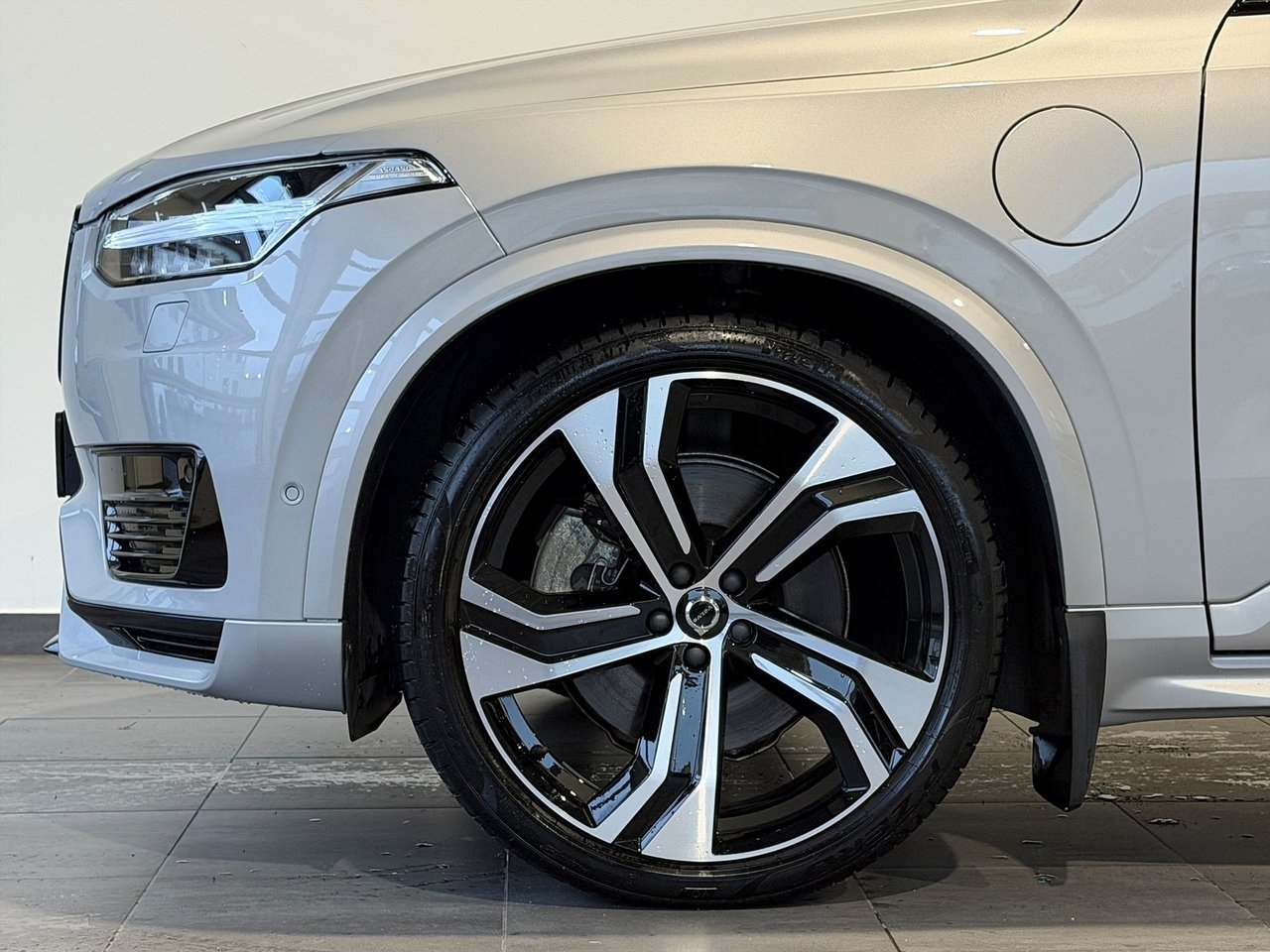 Volvo XC90 Ultimate Dark B&W 2024, kuva 7/10