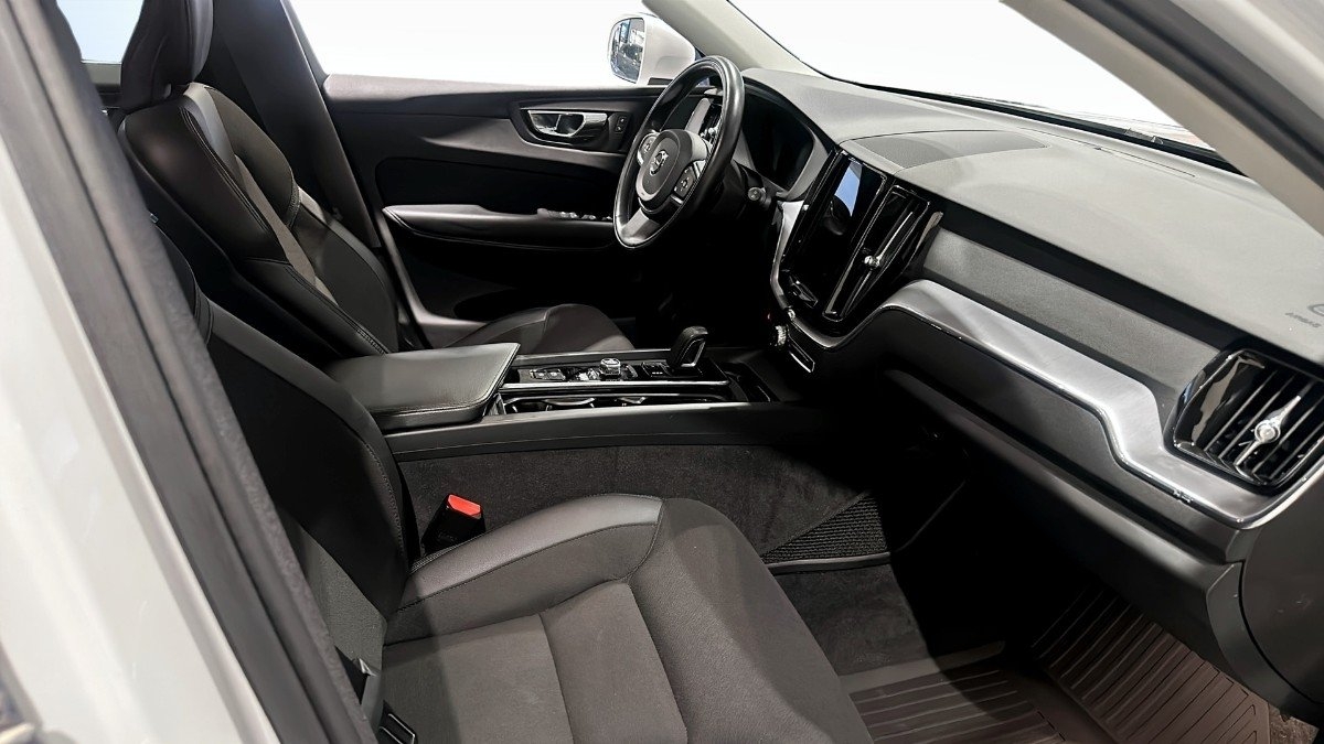 Volvo XC60 B5 Momentum 2021, bild 6/10