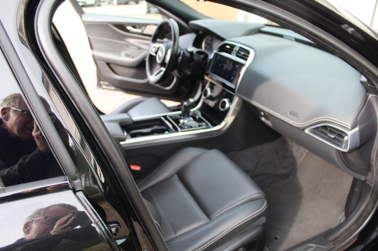 Jaguar XE 2023, bild 3/10