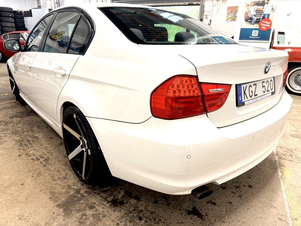 BMW 318 i Sedan Comfort, Dynamic Euro 5 2010, bild 7/10