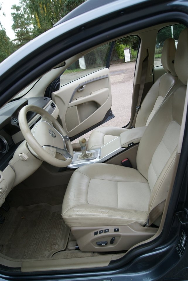 Volvo V70 D3 Momentum Euro 5 2012, photo 7/10