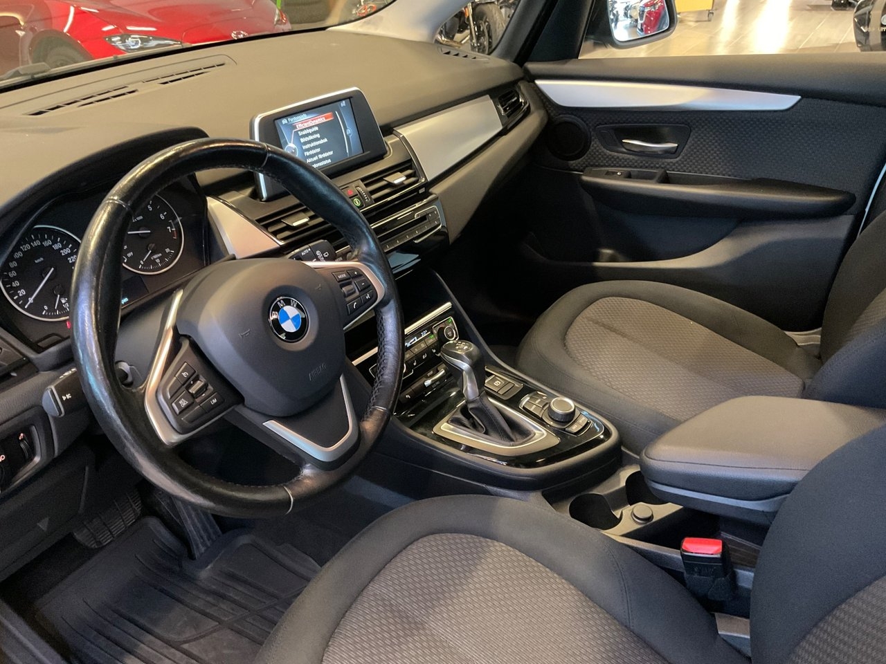 BMW 218 2017, kuva 7/10
