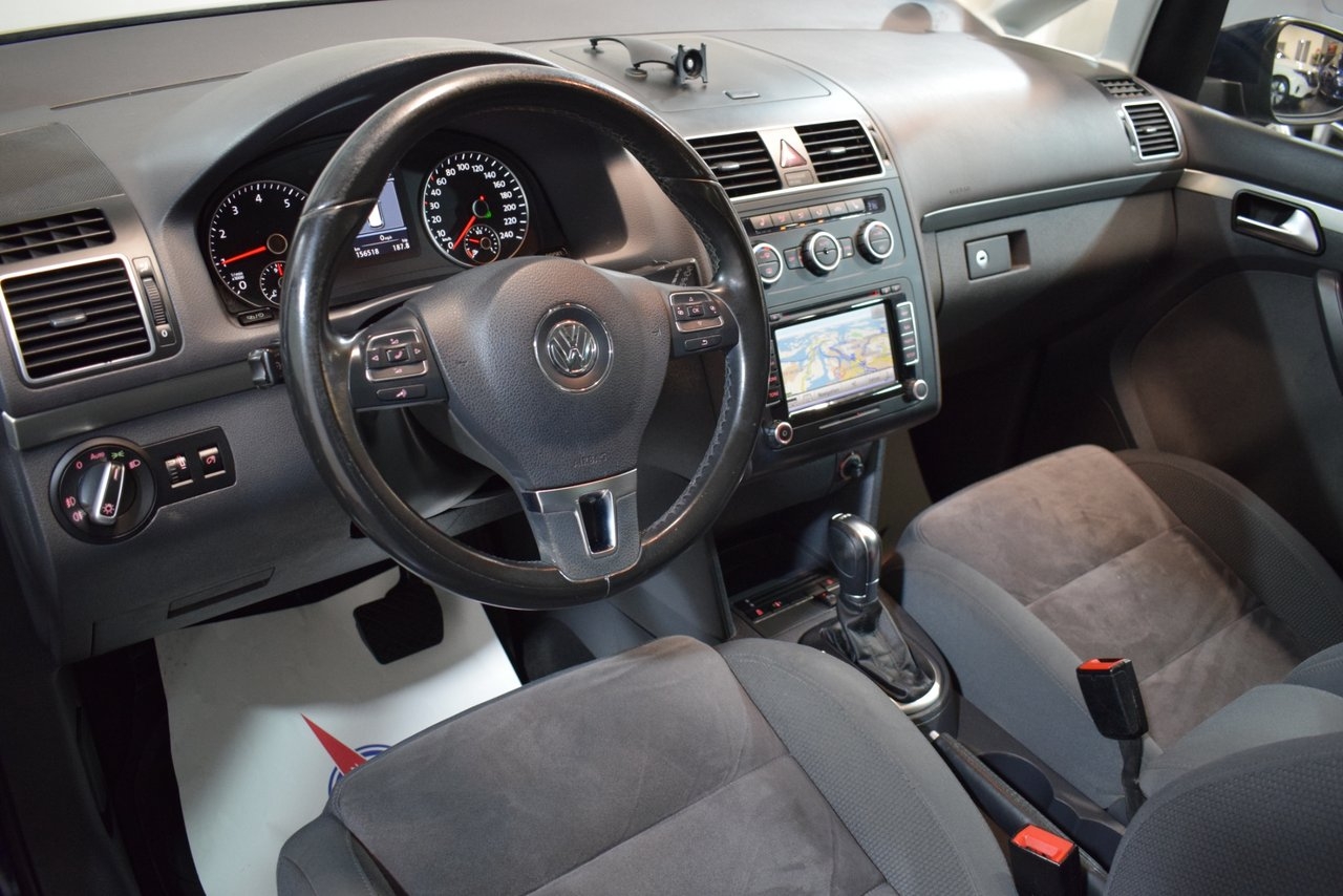 Volkswagen Touran 2013, kuva 6/10