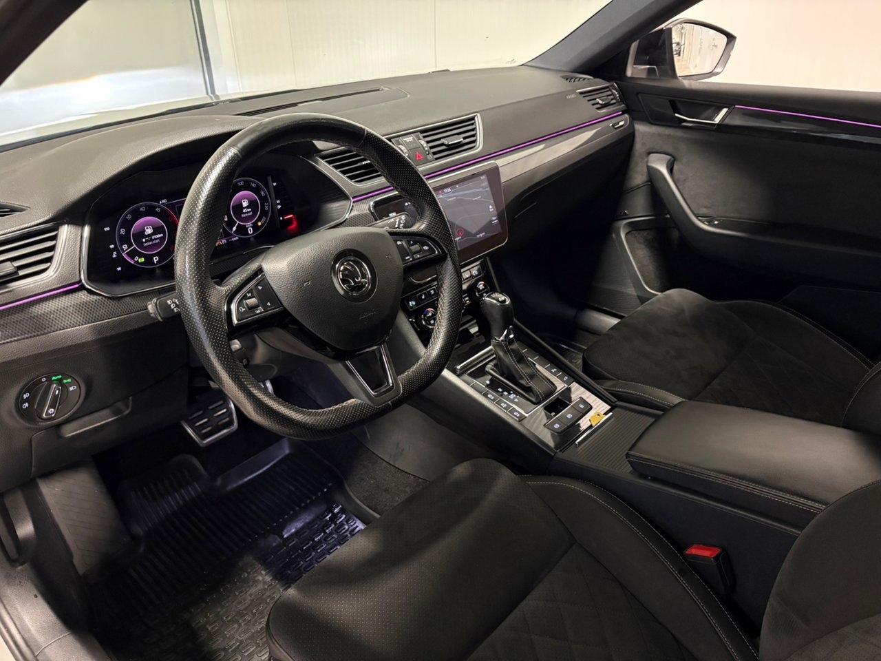 Skoda Superb 2019, photo 7/10