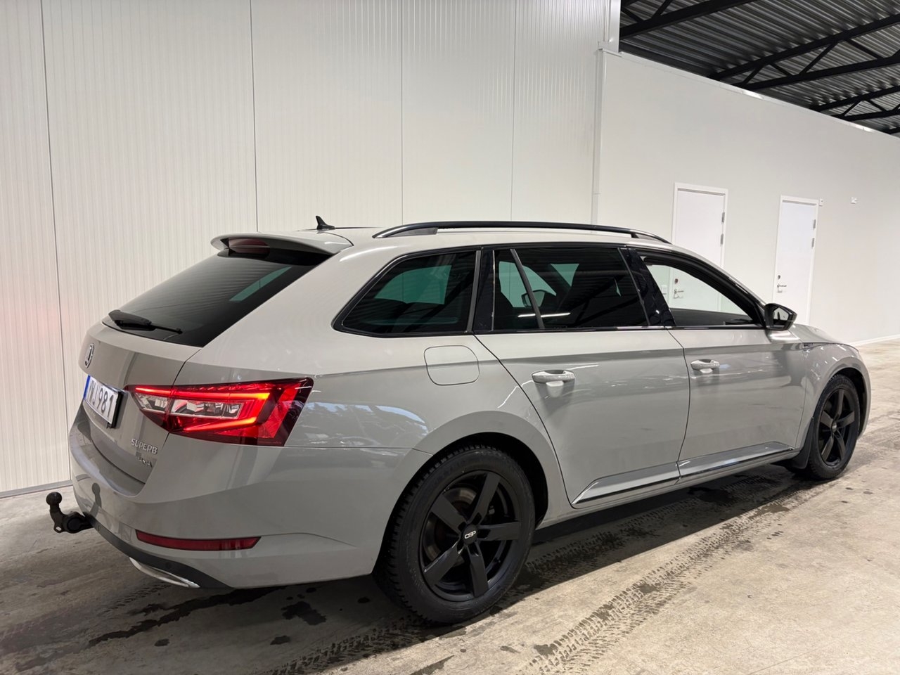 Skoda Superb 2019, photo 3/10
