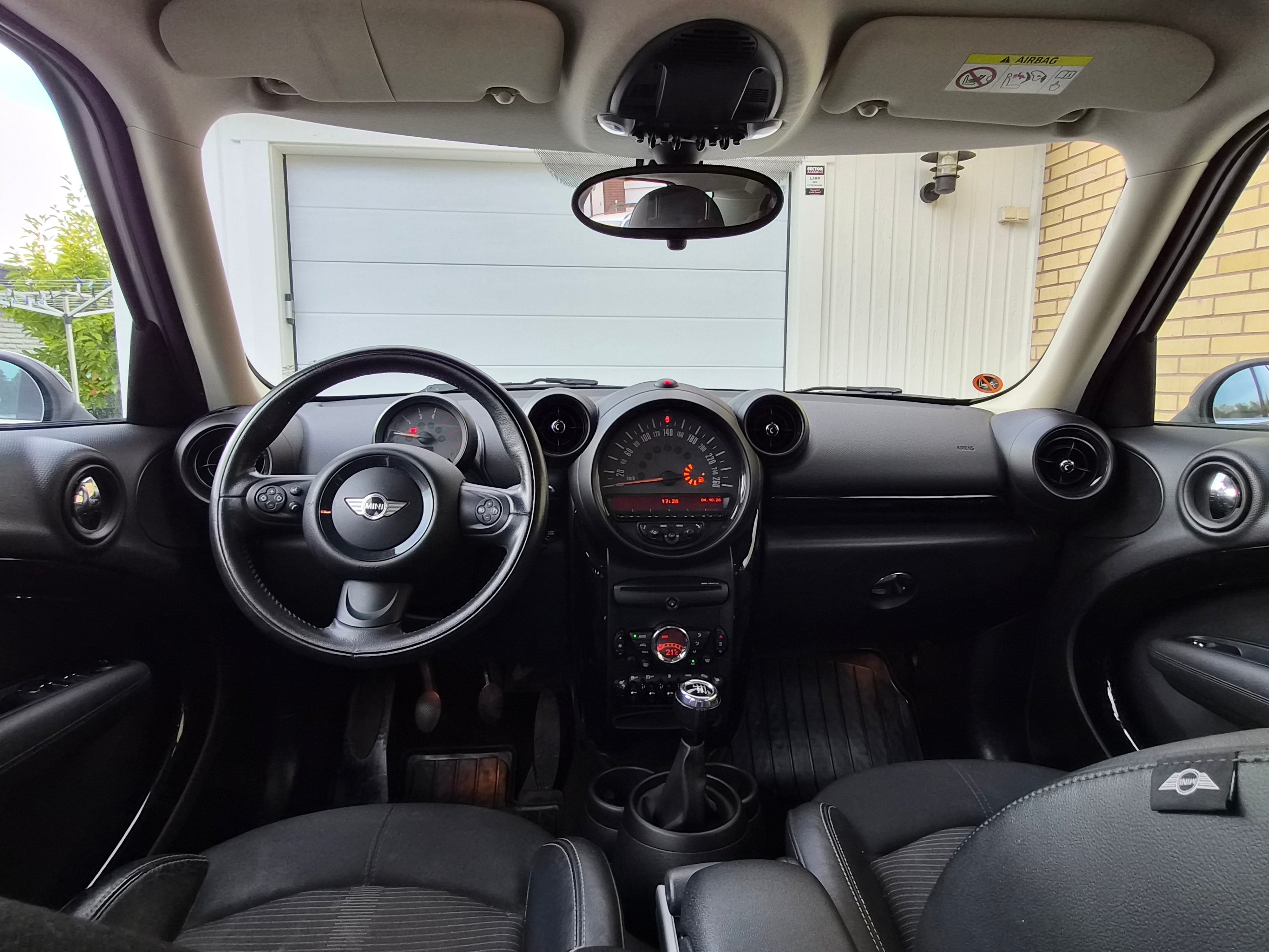 MINI Countryman Cooper D Manuell 2016, kuva 4/10