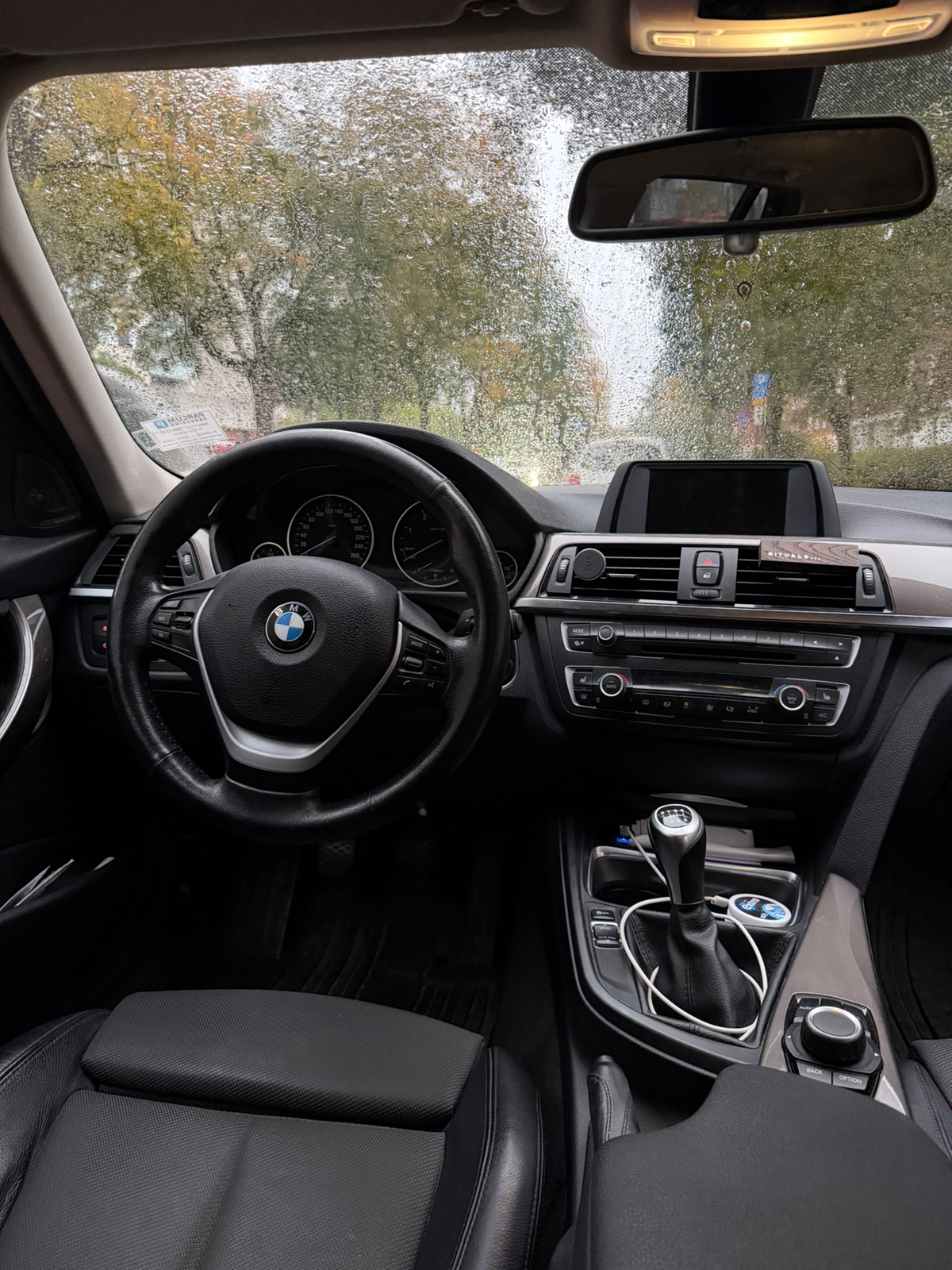 BMW 320 d xDrive Touring Manuell 2013, bild 2/2