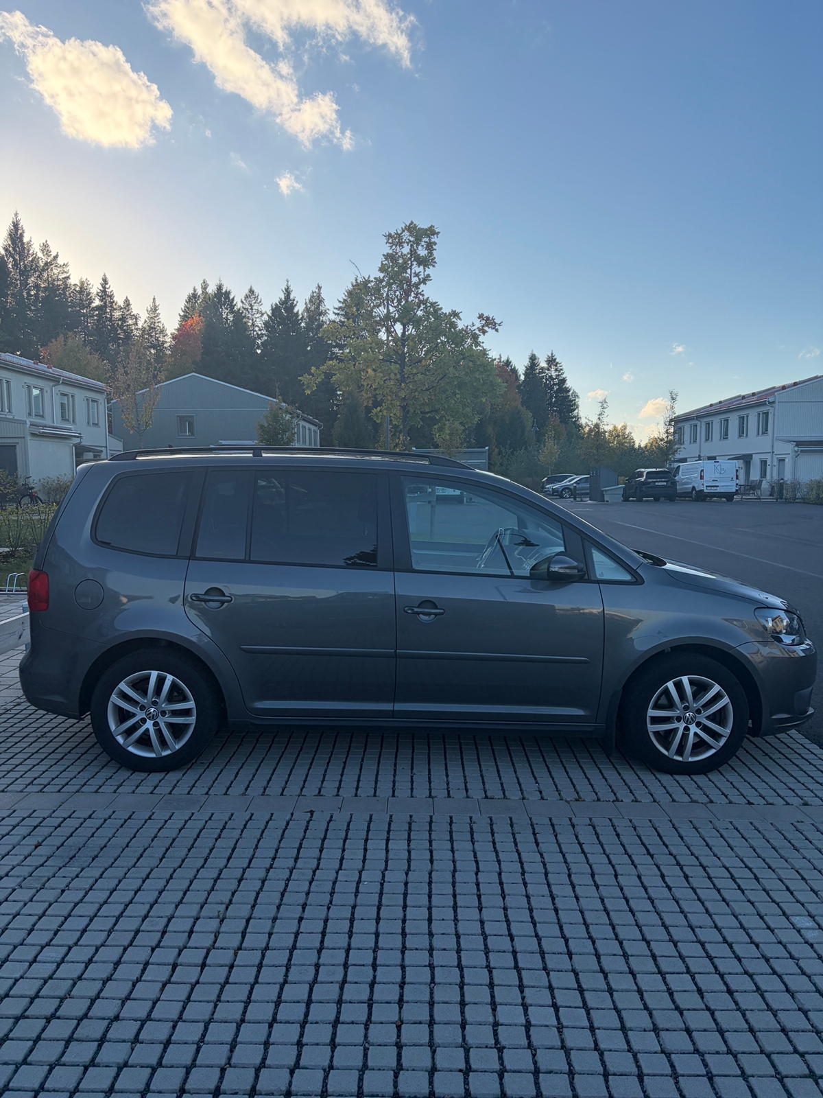 Volkswagen Touran 2015, bild 5/10