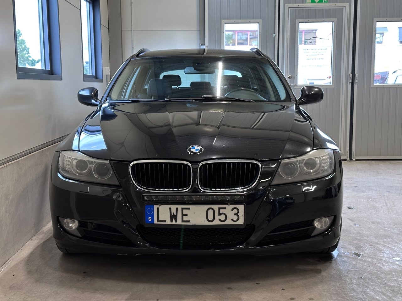 BMW 318 i Touring Comfort 2012, bild 2/10
