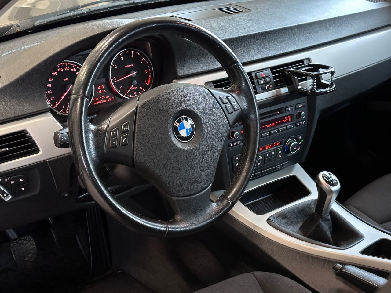 BMW 318 i Touring Comfort 2012, bild 6/10