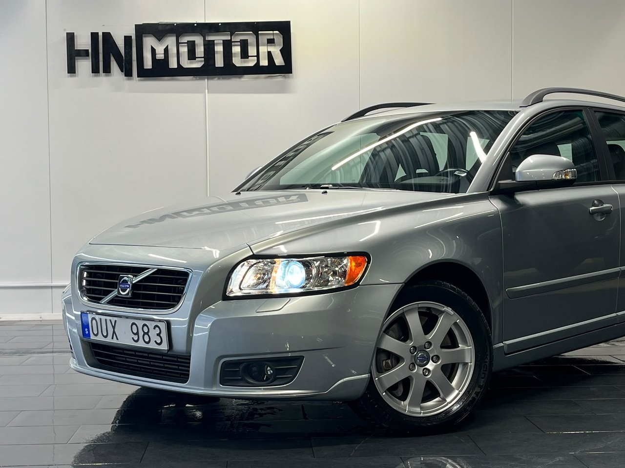 Volvo V50 D5 Geartronic Momentum 2010, kuva 2/10