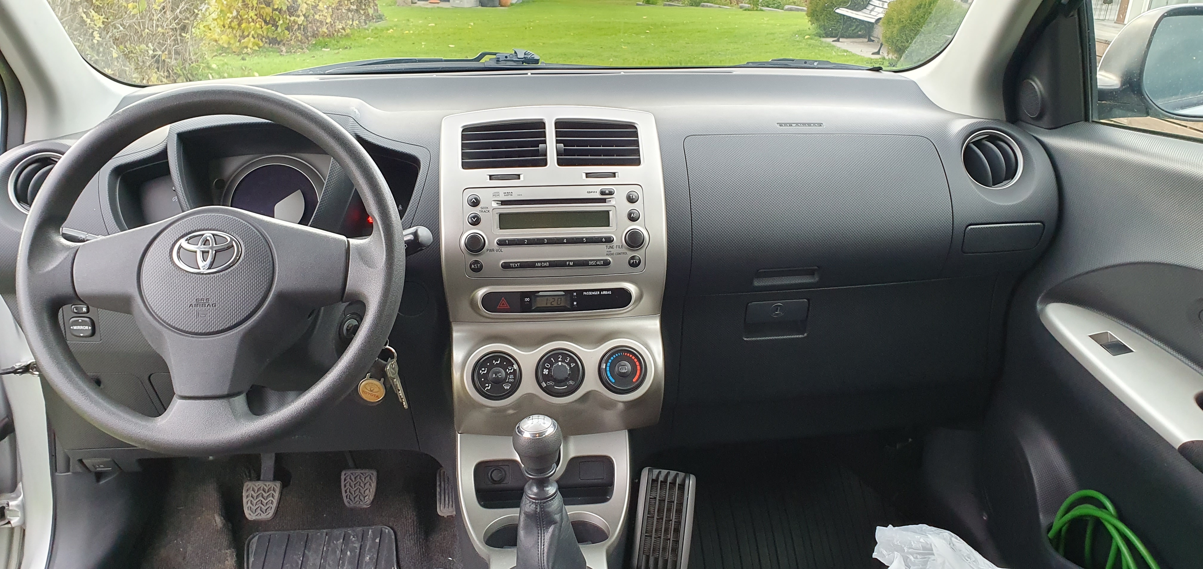 Toyota Urban Cruiser 2011, photo 5/6