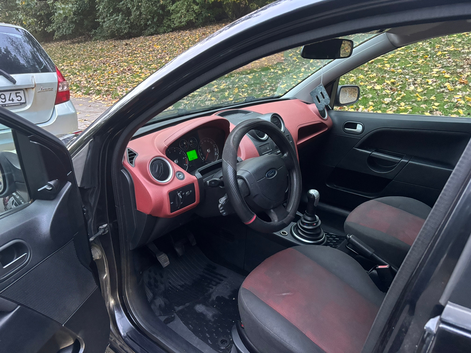 Ford Fiesta 5-dörrar 1.4 Manuell 2006, bild 6/7