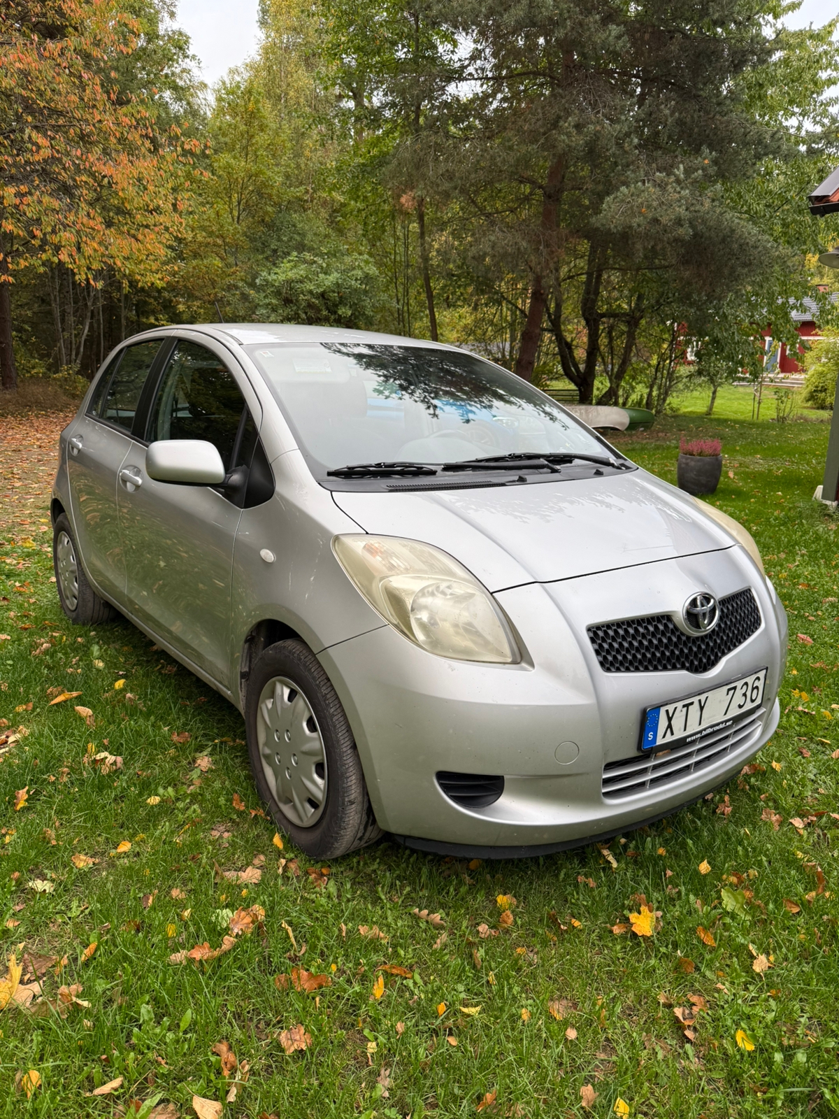 Toyota Yaris 5-dörrar 1.0 VVT-i Manuell 2006, bild 2/8