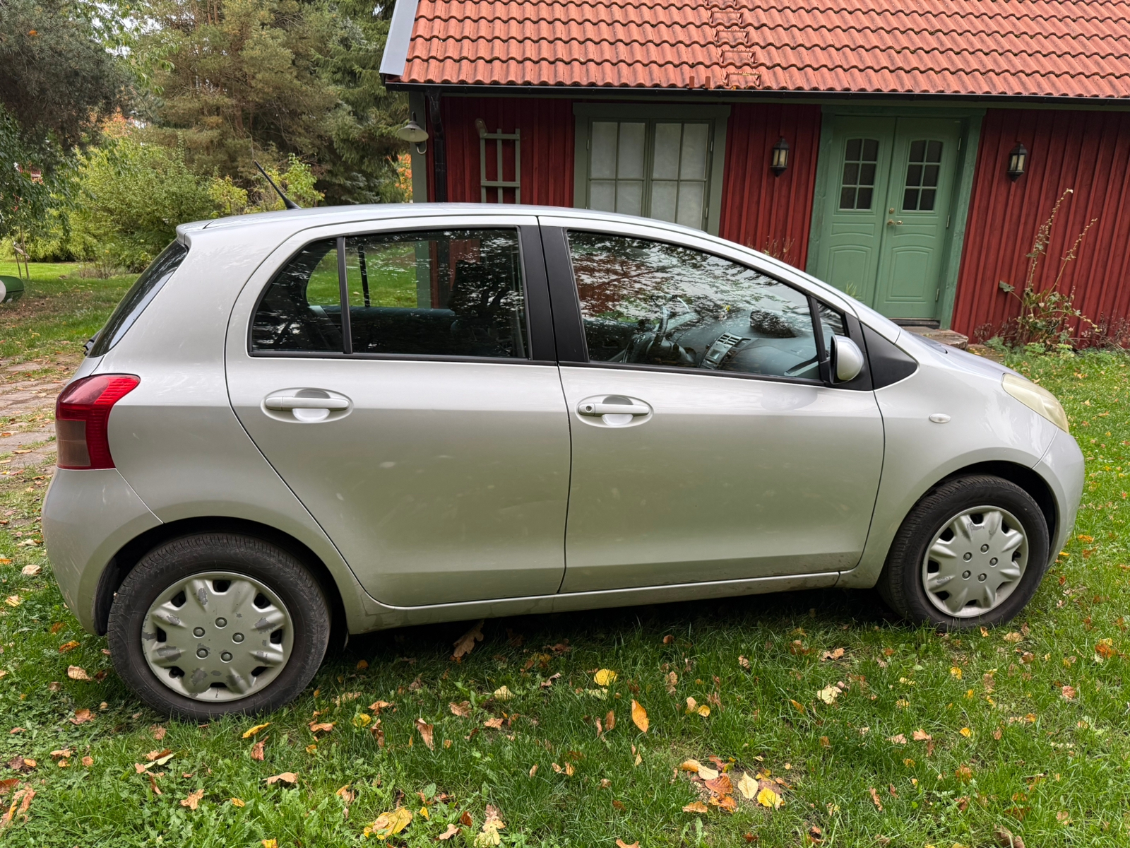 Toyota Yaris 5-dörrar 1.0 VVT-i Manuell 2006, bild 3/8